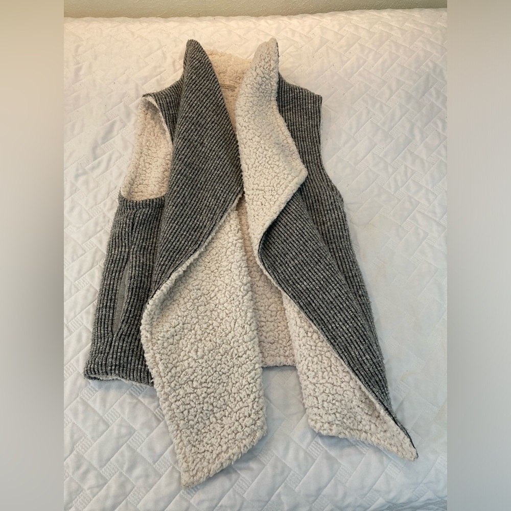 Mododoc Shearling Poncho Vest